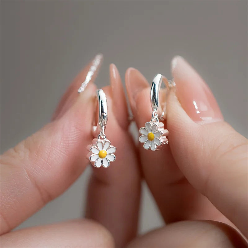 Exquisite Small Daisy Flower Drop Earring for Women Girl Fashion Charm Minimalist Sunflower Earrings Summer Jewelry Girls