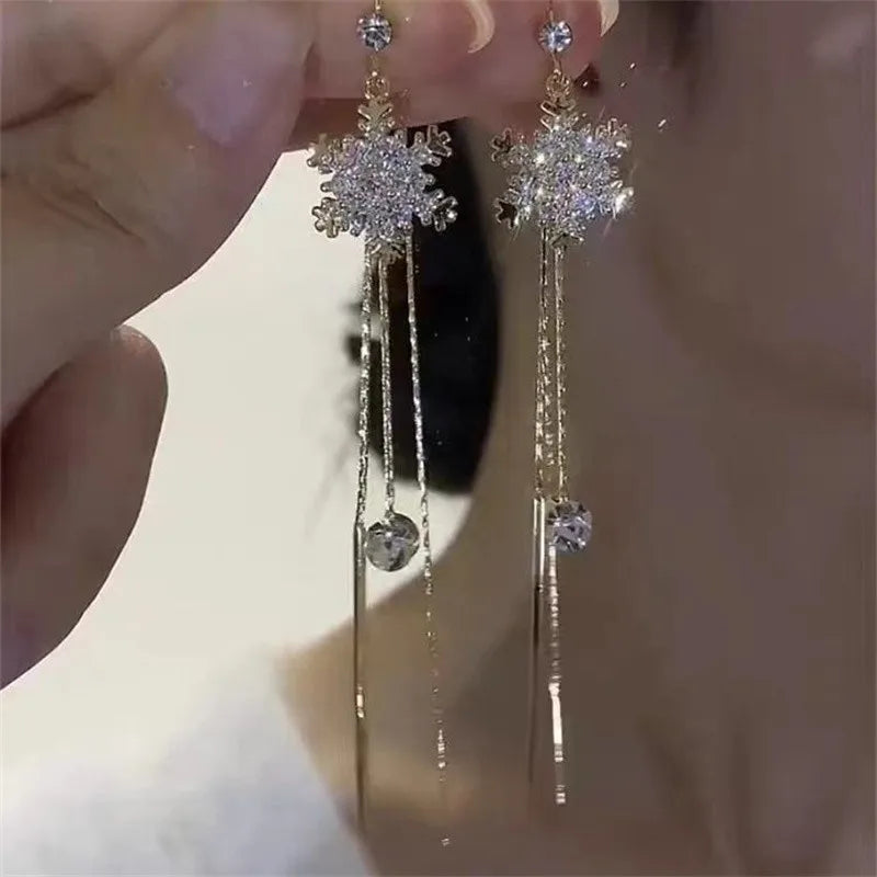 Temperament  Gold Plated Elegant Zircon Snowflake Long Tassel Earrings for Women Girl Rhinestone Dangle Water Drop Earrin